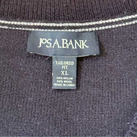 Jos. A. Bank Wool V-Neck Sweater Men's XL Navy Blue White Diamond Patterned Ivy - Picture 2 of 6